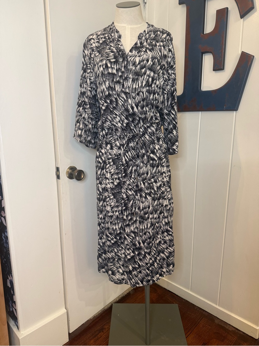 SOAKED In Luxury SLZaya Black & White Patterned Midi Dress Size Medium